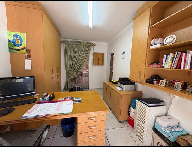 6 BEDROOM HOUSE FOR SALE IN MEYERTON EXT 6